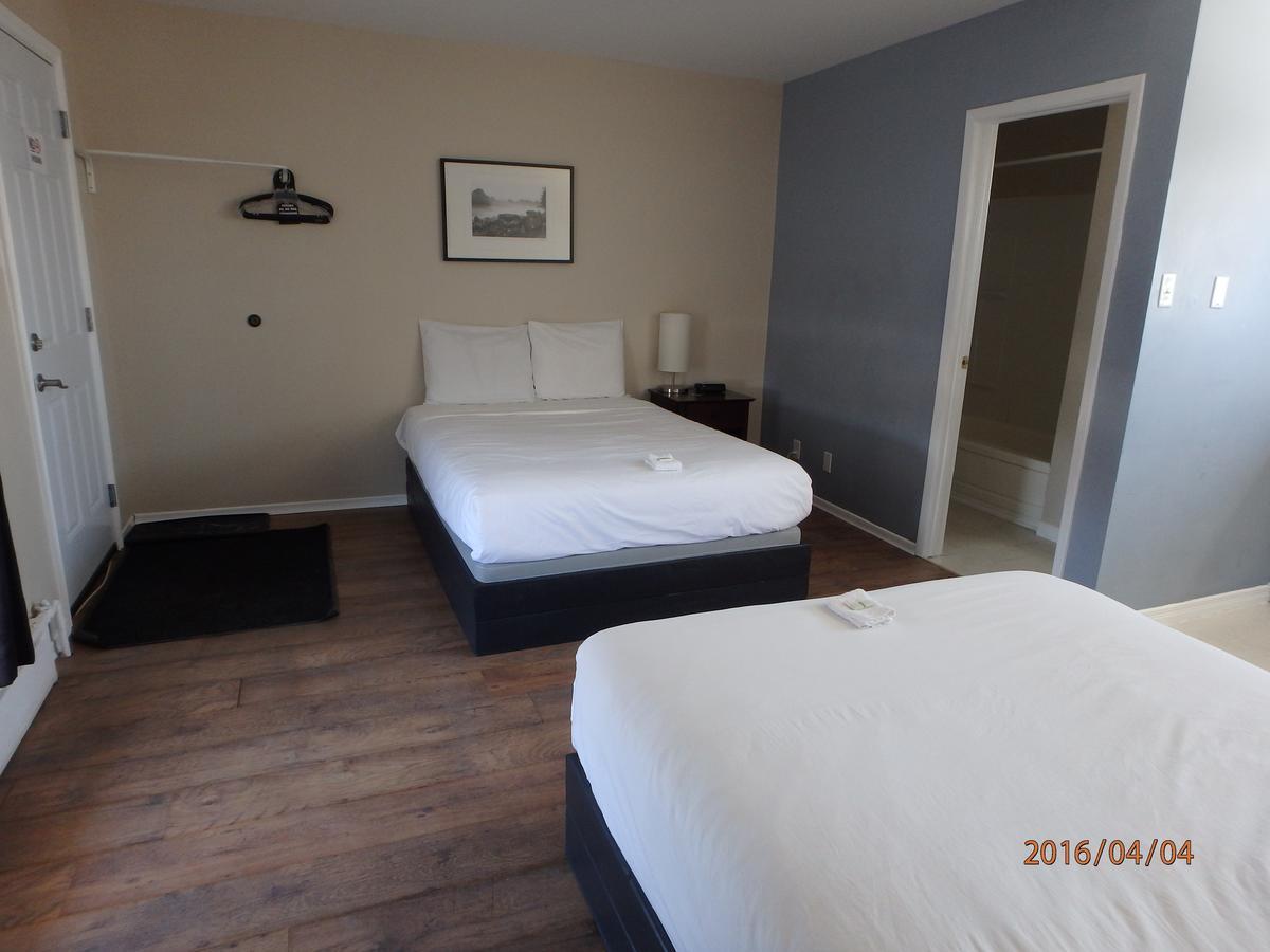 Wheel Inn Motel New Liskeard Esterno foto
