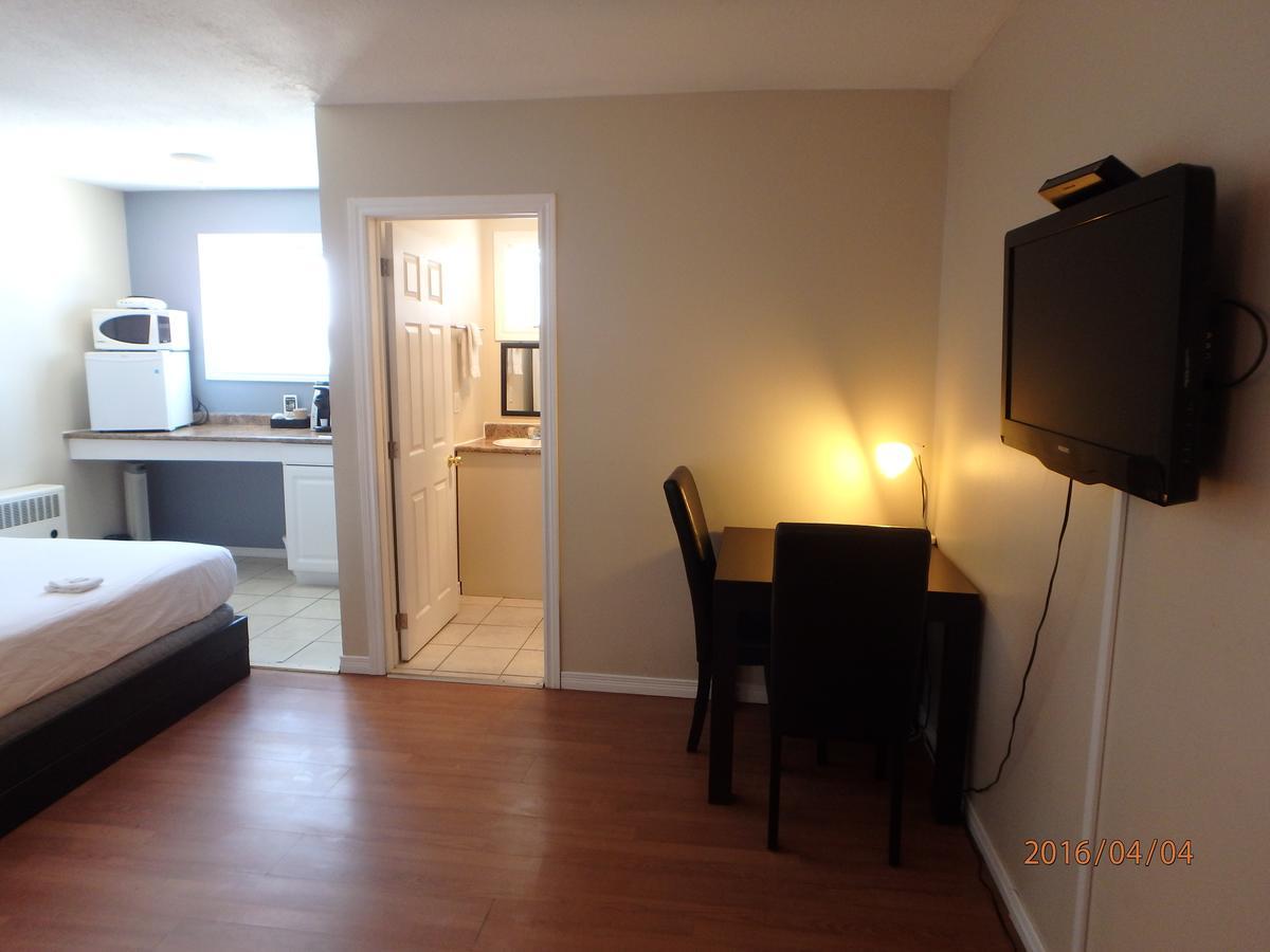 Wheel Inn Motel New Liskeard Esterno foto