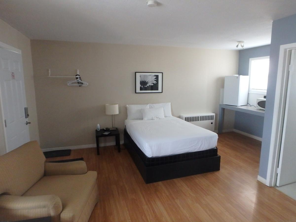 Wheel Inn Motel New Liskeard Esterno foto