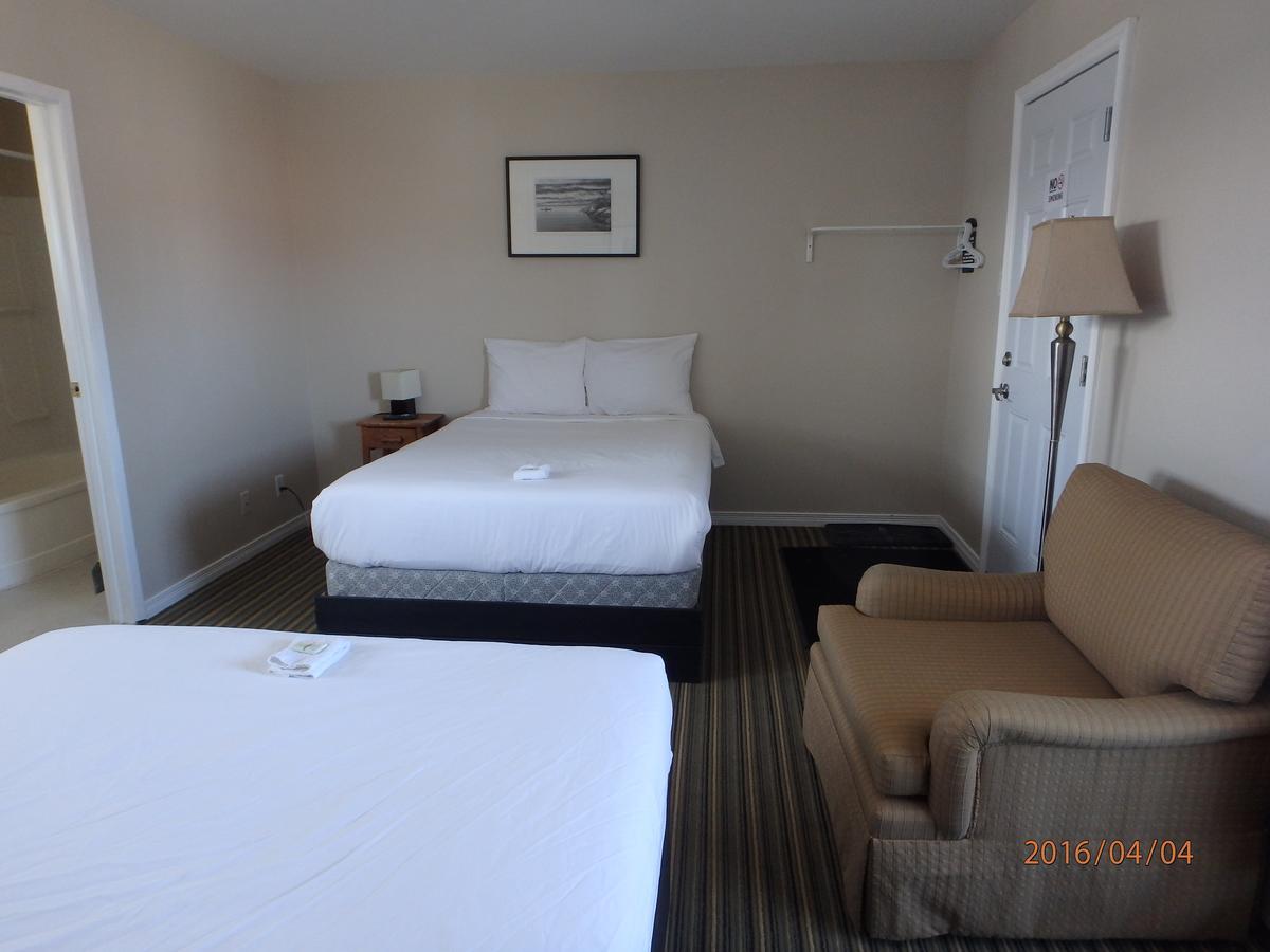 Wheel Inn Motel New Liskeard Esterno foto