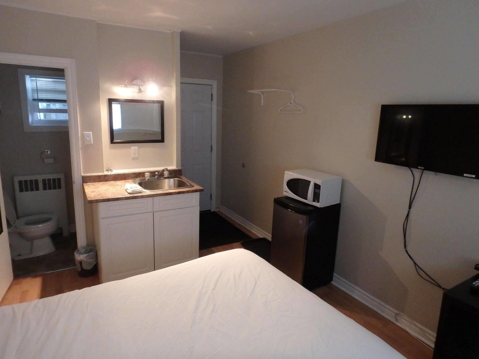 Wheel Inn Motel New Liskeard Esterno foto