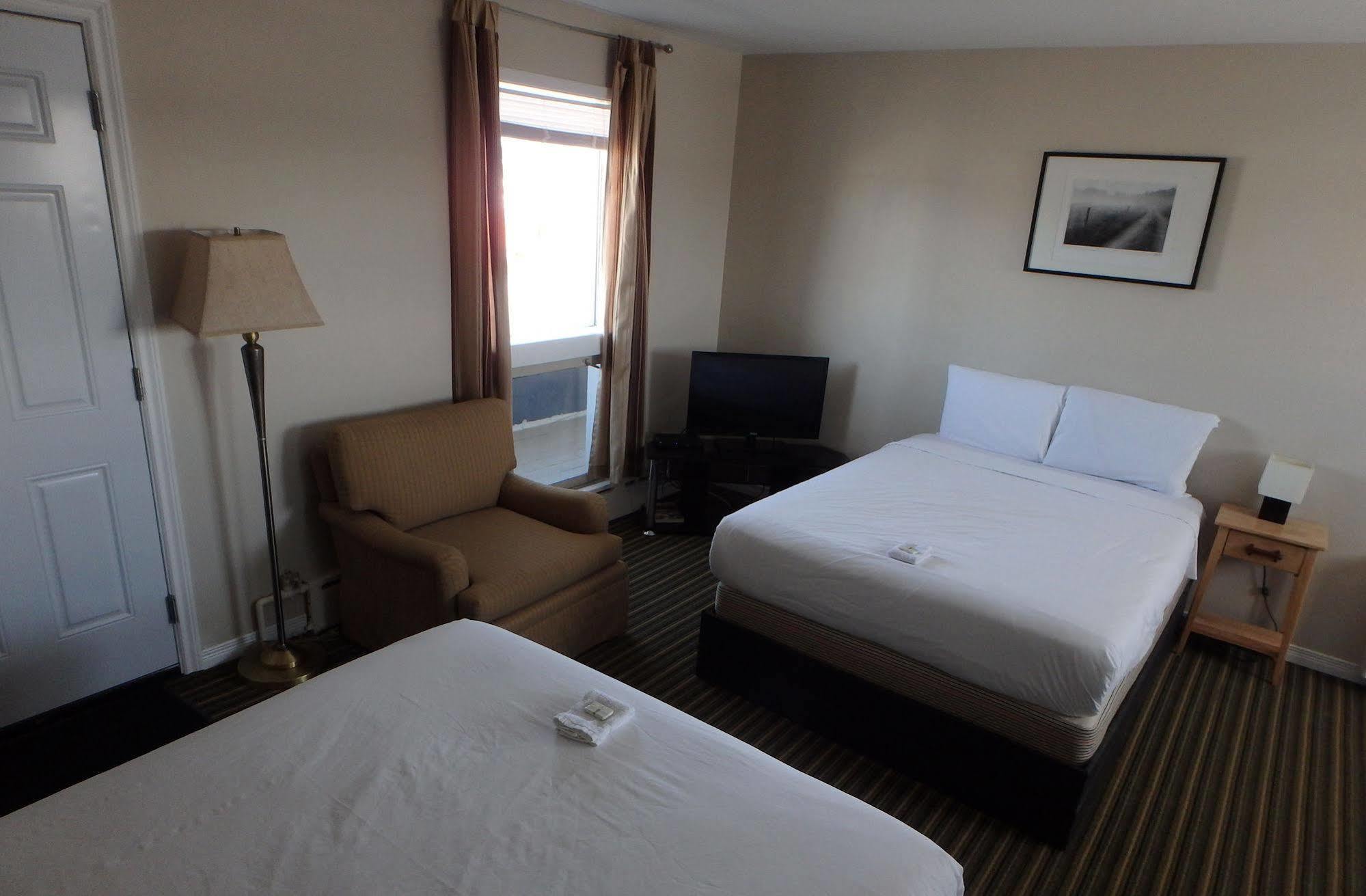Wheel Inn Motel New Liskeard Esterno foto