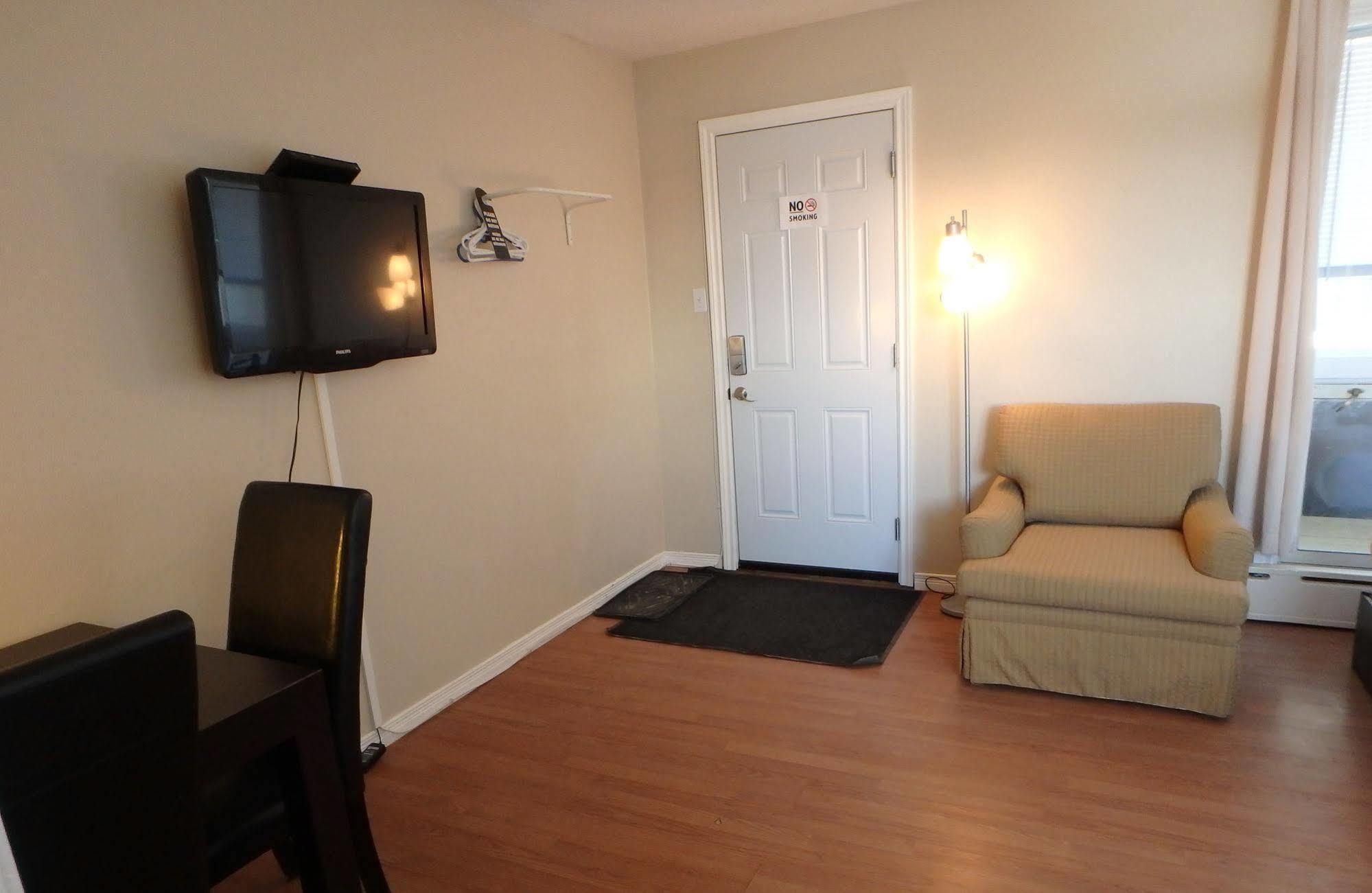 Wheel Inn Motel New Liskeard Esterno foto