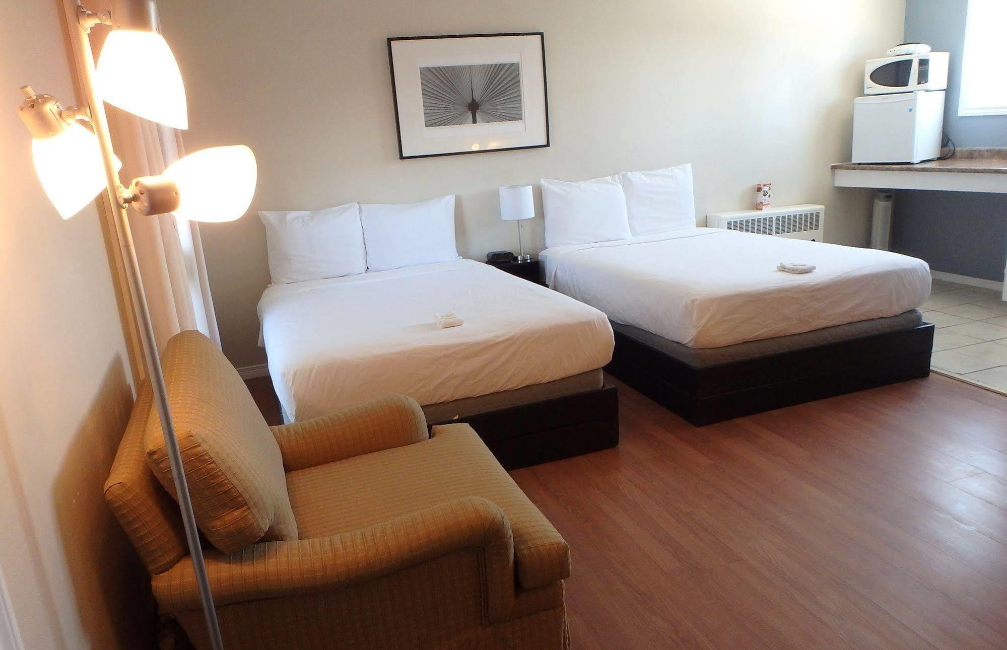 Wheel Inn Motel New Liskeard Esterno foto