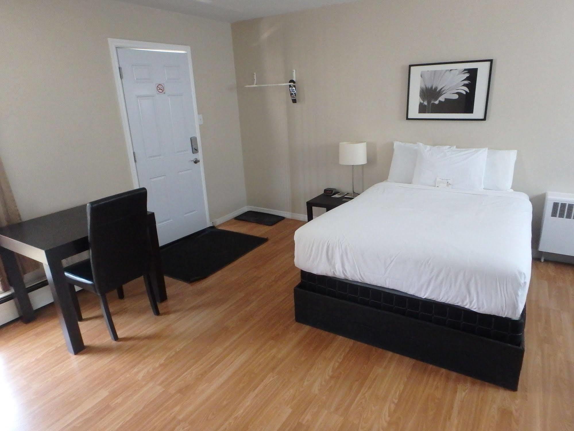 Wheel Inn Motel New Liskeard Esterno foto