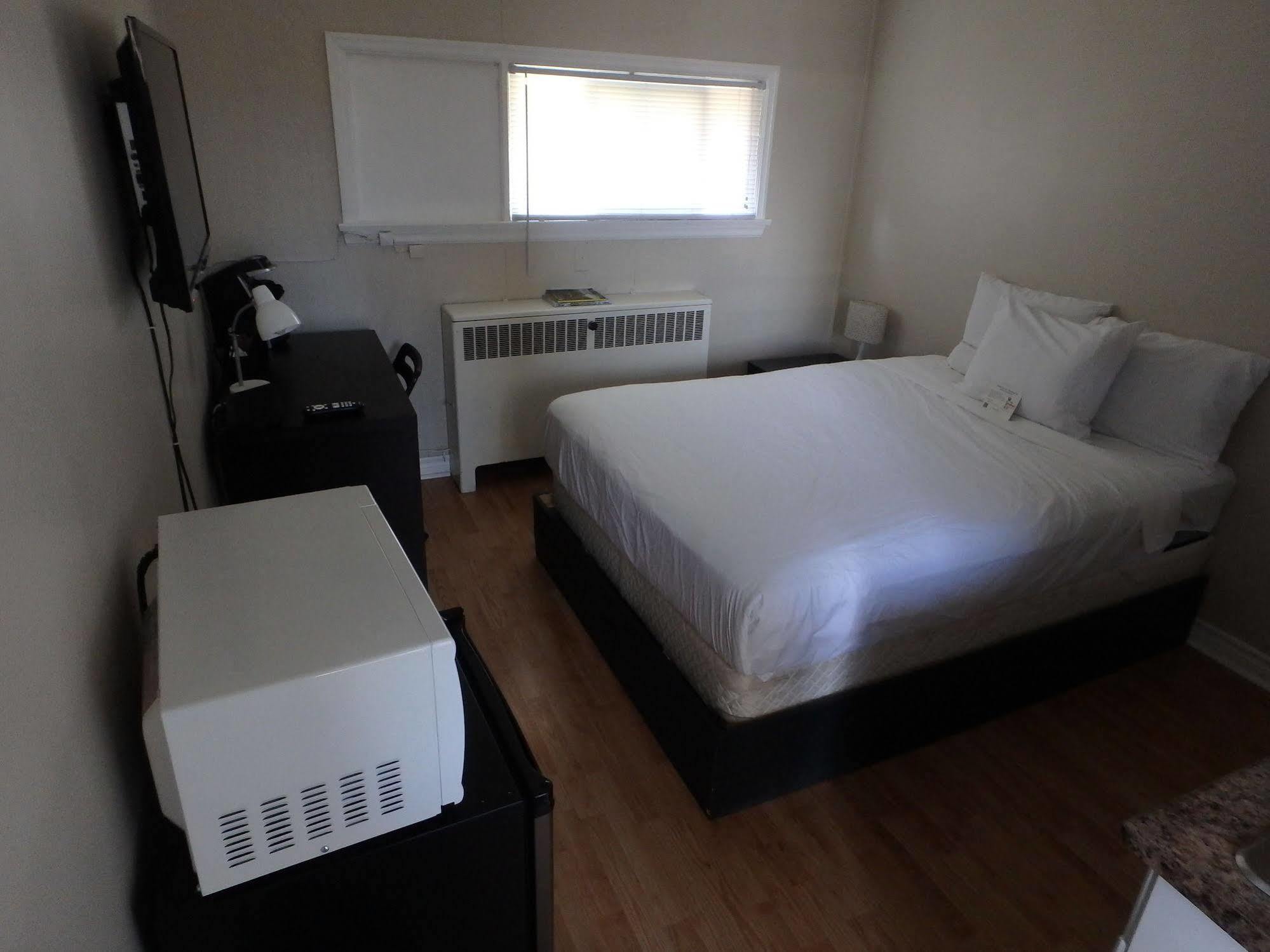 Wheel Inn Motel New Liskeard Esterno foto
