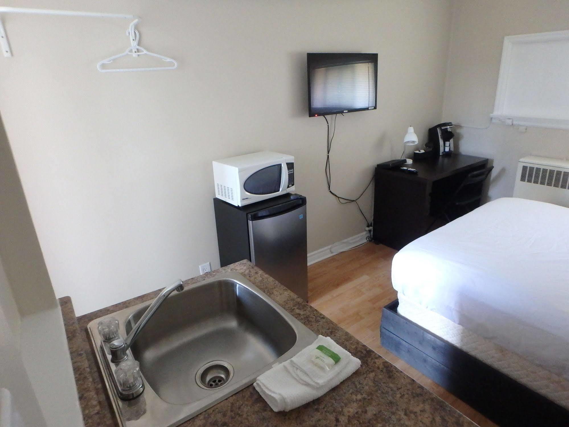 Wheel Inn Motel New Liskeard Esterno foto