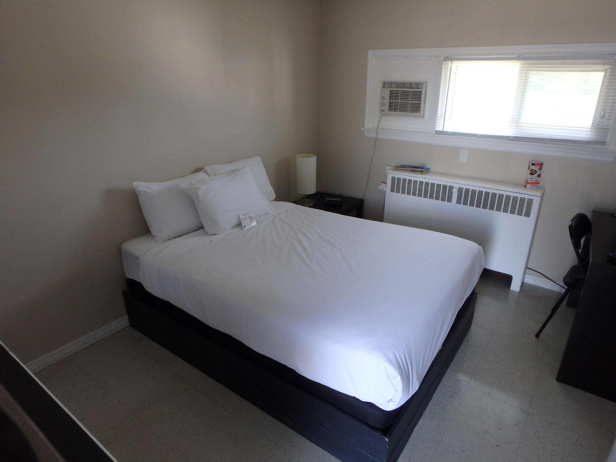 Wheel Inn Motel New Liskeard Esterno foto