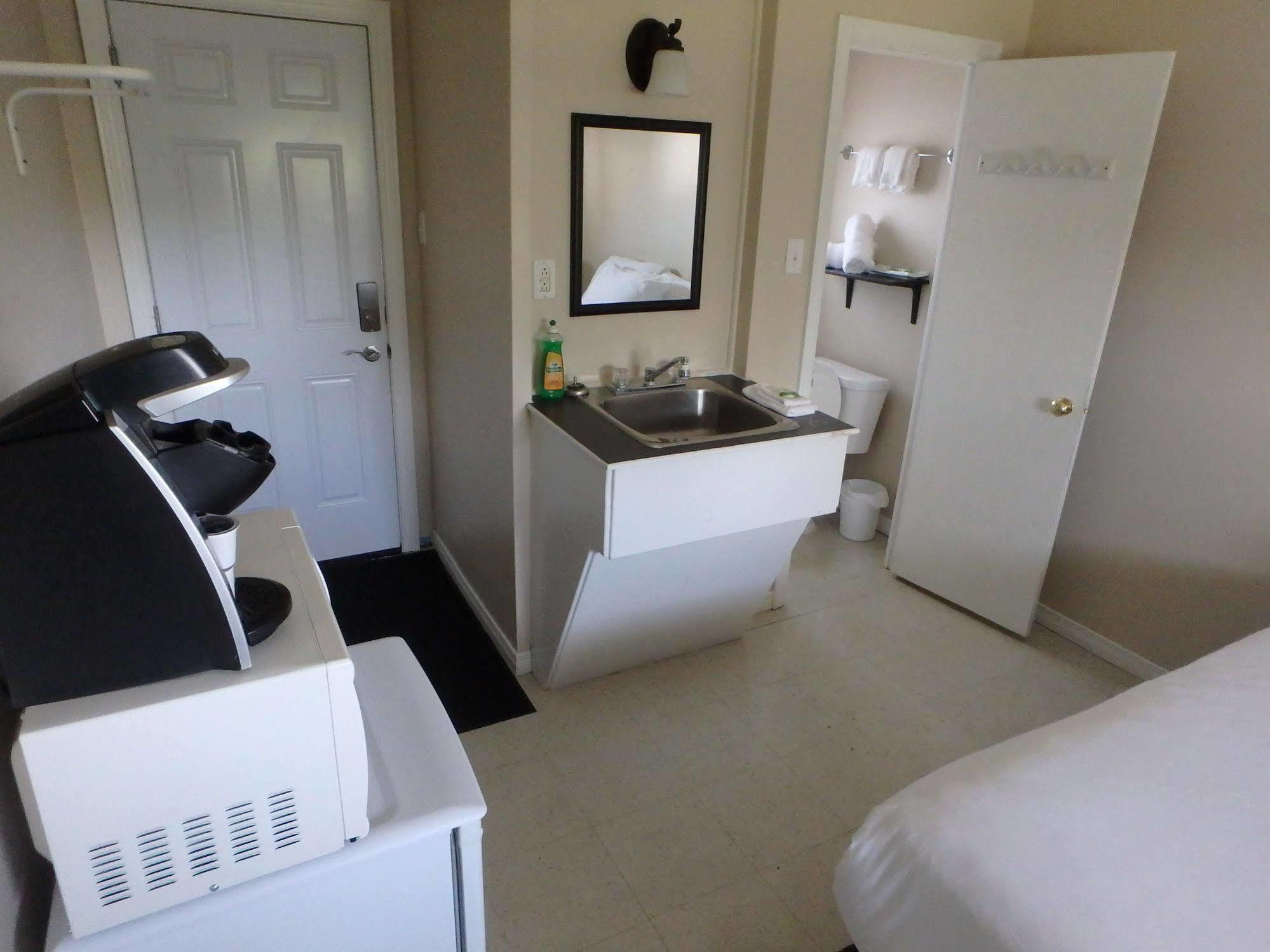 Wheel Inn Motel New Liskeard Esterno foto