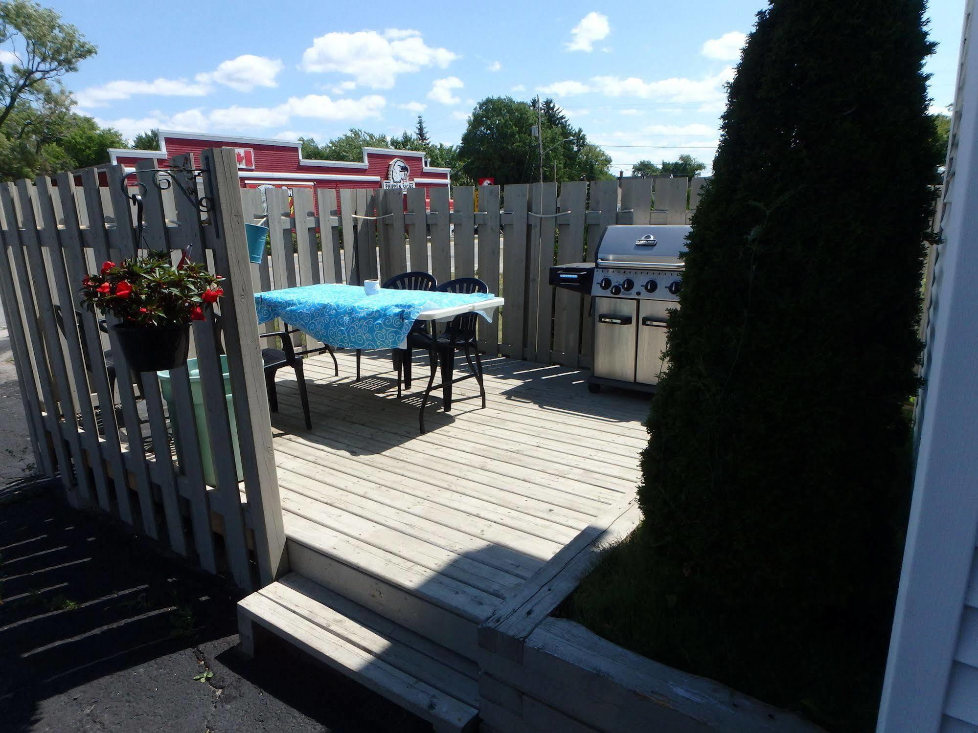 Wheel Inn Motel New Liskeard Esterno foto