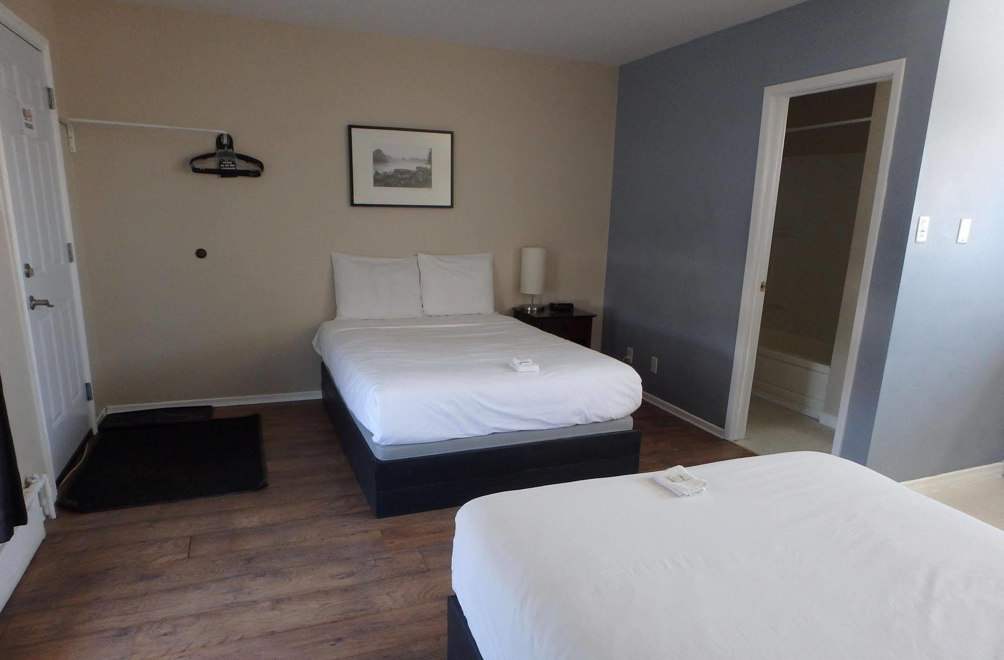 Wheel Inn Motel New Liskeard Esterno foto