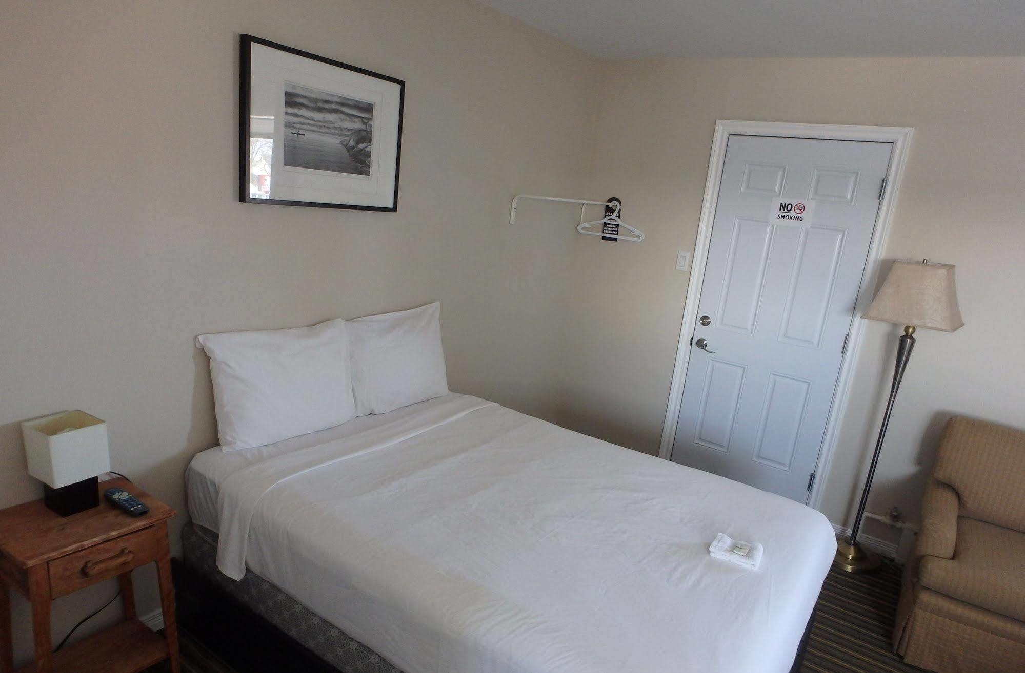 Wheel Inn Motel New Liskeard Esterno foto