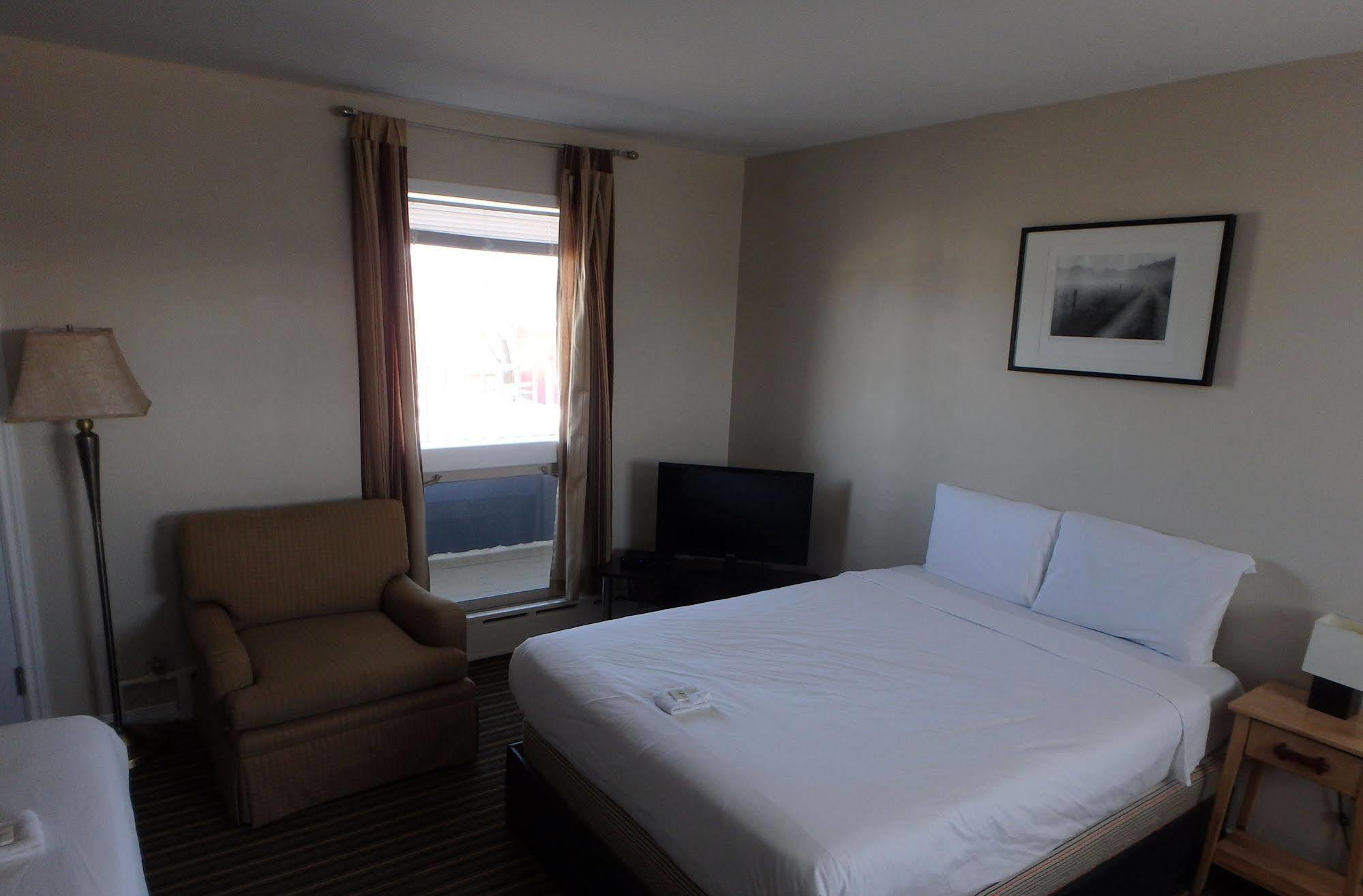 Wheel Inn Motel New Liskeard Esterno foto