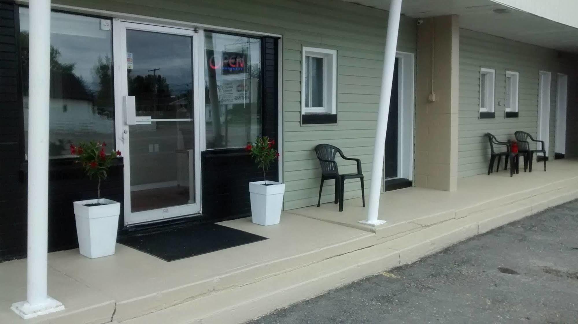Wheel Inn Motel New Liskeard Esterno foto